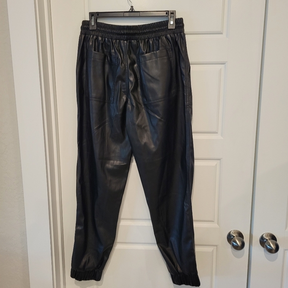 BLANK NYC WOMEN'S BLACK FAUX LEATHER JOGGERS SIZE 30 NWT - Picture 5 of 8